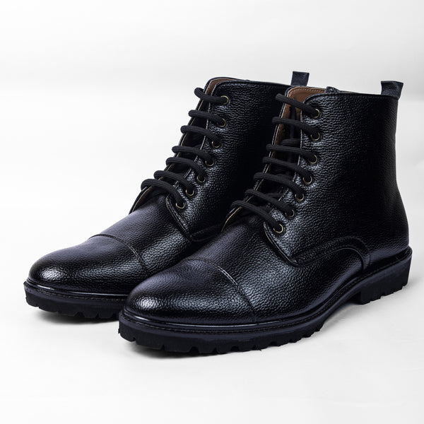 DOM boots in Black